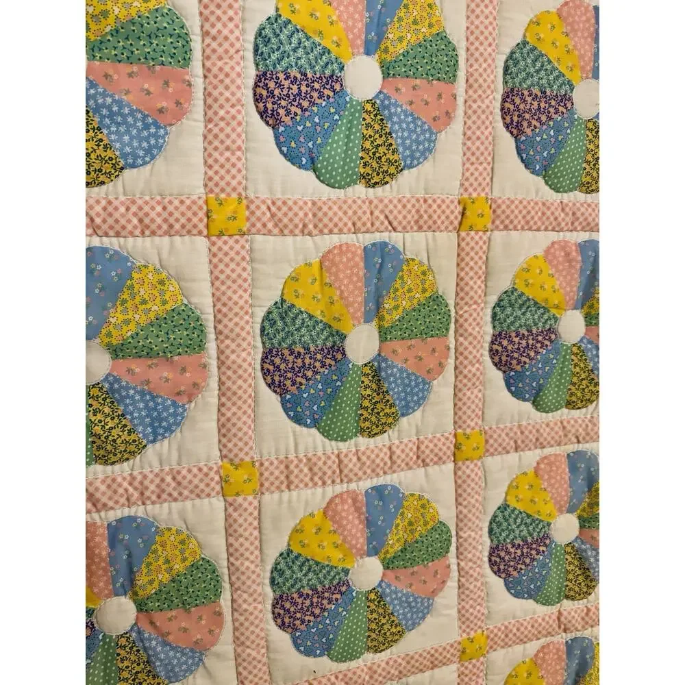 Vintage Handmade Dresden Plate Quilt 94x72 Hand Quilted Pastel Applique